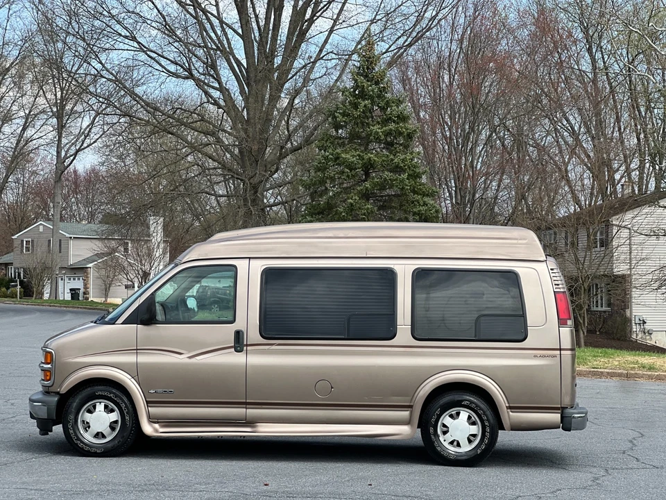 2001 Chevrolet Express - Image 3 of 21