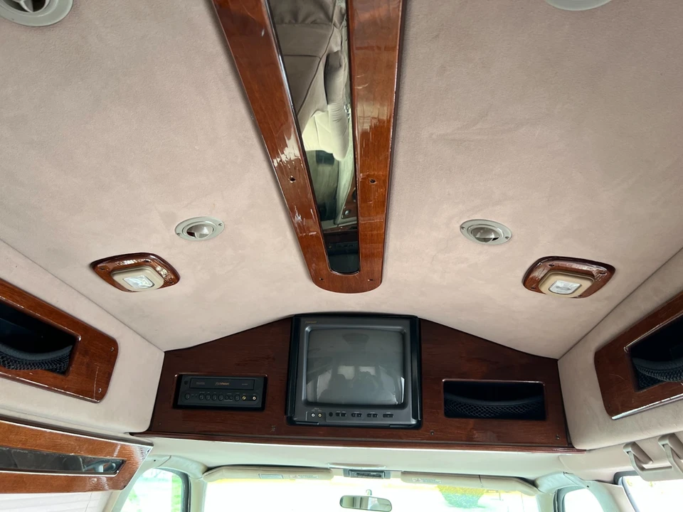 2001 Chevrolet Express - Image 19 of 21