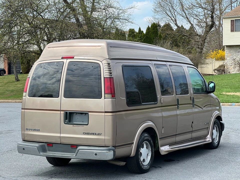 2001 Chevrolet Express - Image 6 of 21
