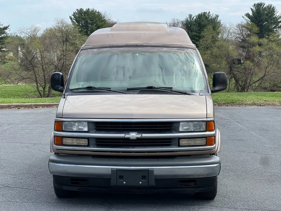 2001 Chevrolet Express - Image 2 of 21