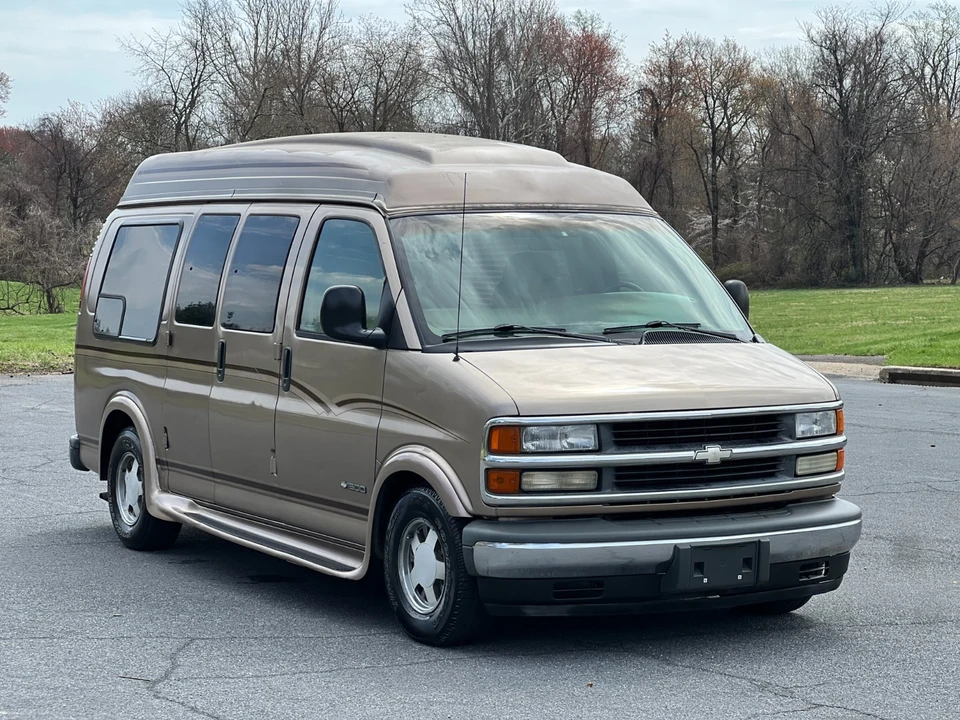 2001 Chevrolet Express - Image 9 of 21