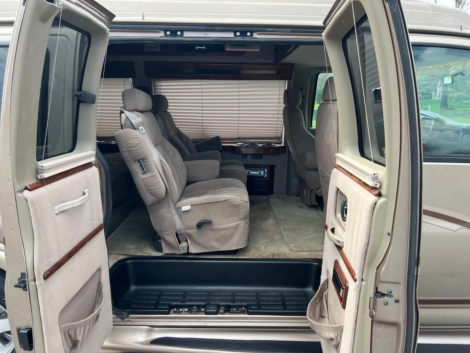 2001 Chevrolet Express - Image 8 of 21