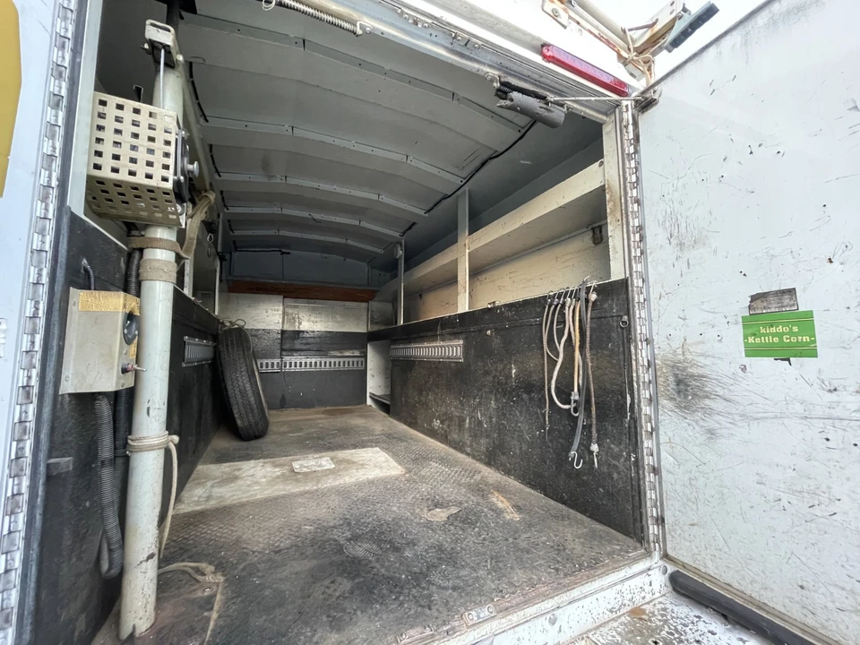 2001 Chevrolet Express - Image 15 of 15