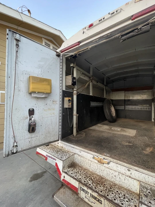2001 Chevrolet Express - Image 11 of 15