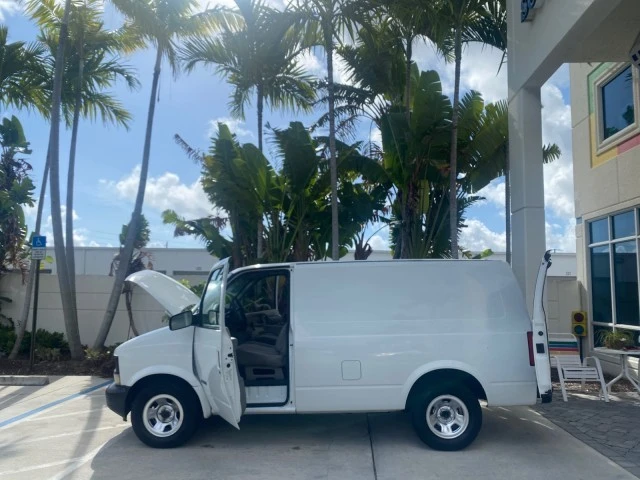 2001 Chevrolet Astro - Image 9 of 21