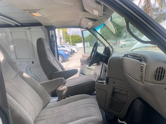 2001 Chevrolet Astro - Image 13 of 21