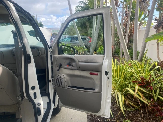 2001 Chevrolet Astro - Image 12 of 21
