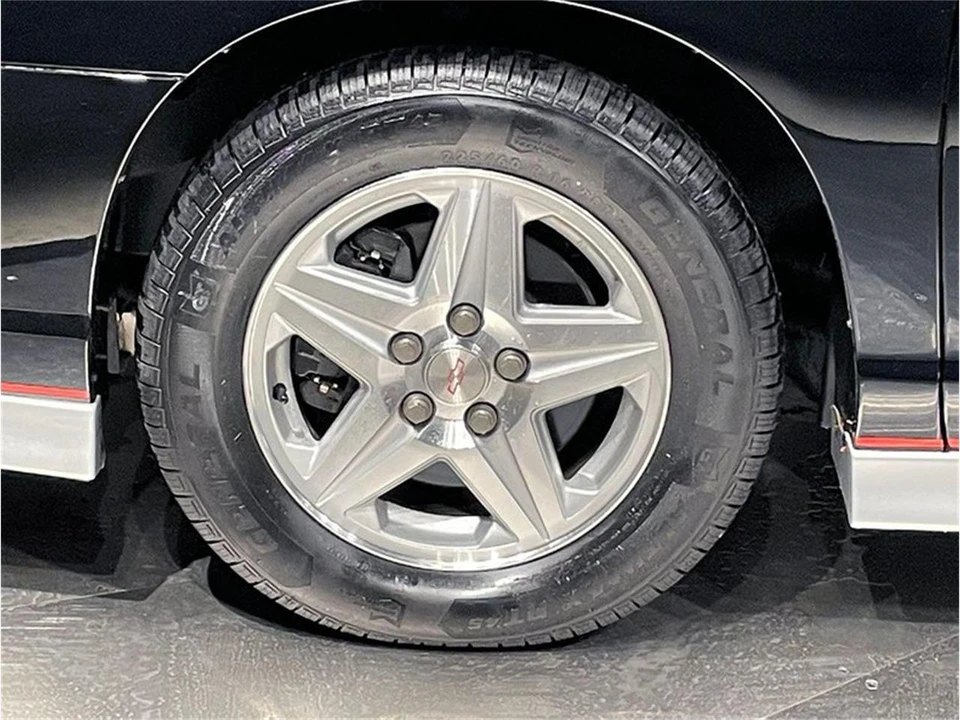 2001 Chevrolet Monte Carlo 6th Gen - Image 9 of 31