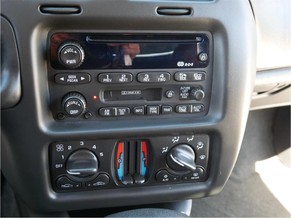 2001 Chevrolet Monte Carlo 6th Gen - Image 17 of 31