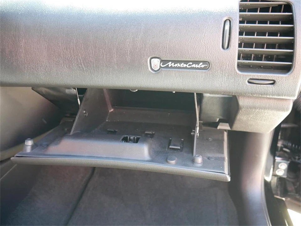 2001 Chevrolet Monte Carlo 6th Gen - Image 21 of 31