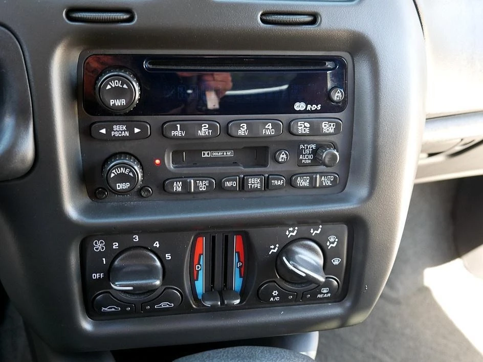 2001 Chevrolet Monte Carlo 6th Gen - Image 19 of 31
