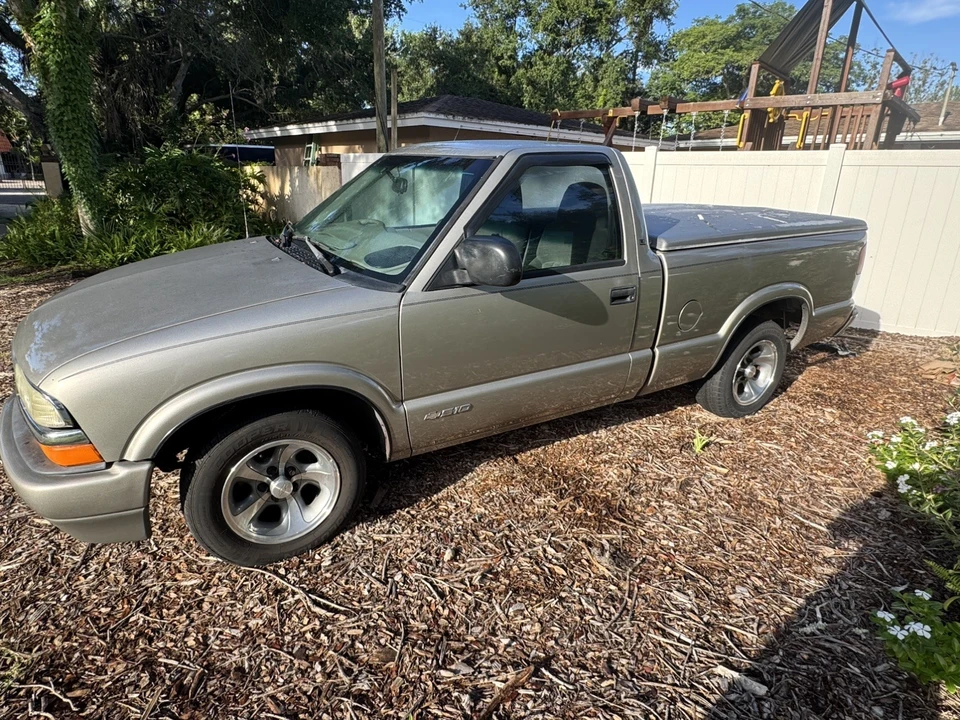 2001 Chevrolet S-10 - Image 2 of 7