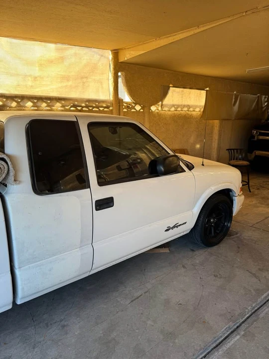 2001 Chevrolet S-10 - Image 3 of 5
