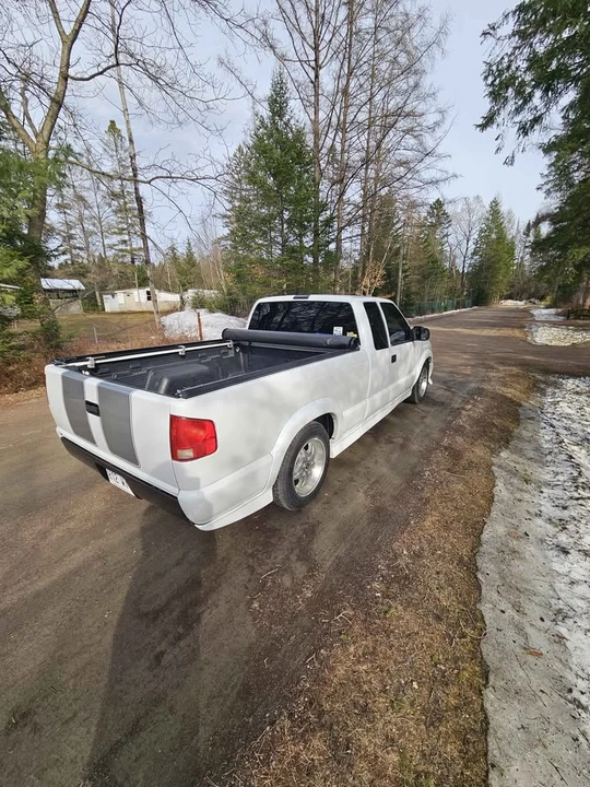 2001 Chevrolet S-10 - Image 6 of 9
