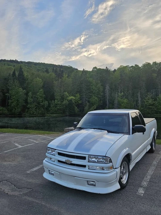 2001 Chevrolet S-10 - Image 2 of 9