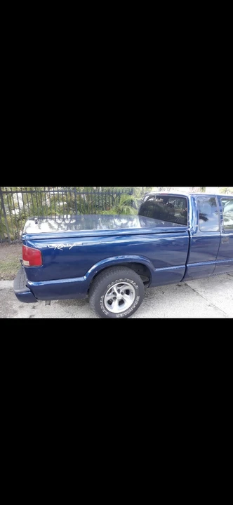 2001 Chevrolet S-10 - Image 8 of 11