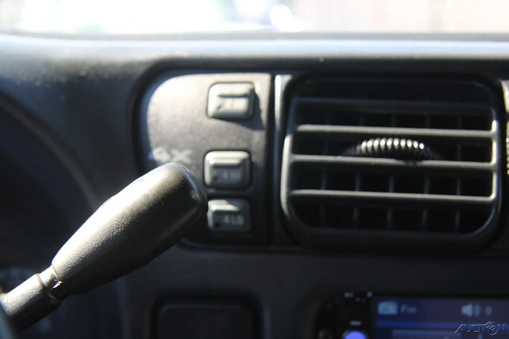 2001 Chevrolet S-10 Blazer 2nd Gen - Image 19 of 21