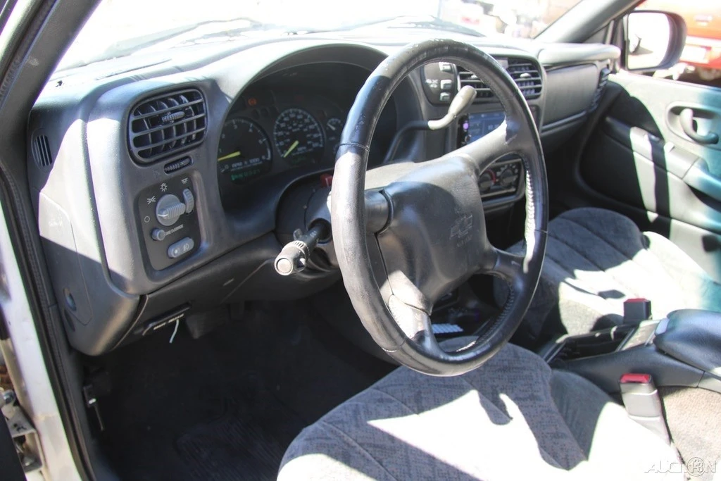 2001 Chevrolet S-10 Blazer 2nd Gen - Image 15 of 21
