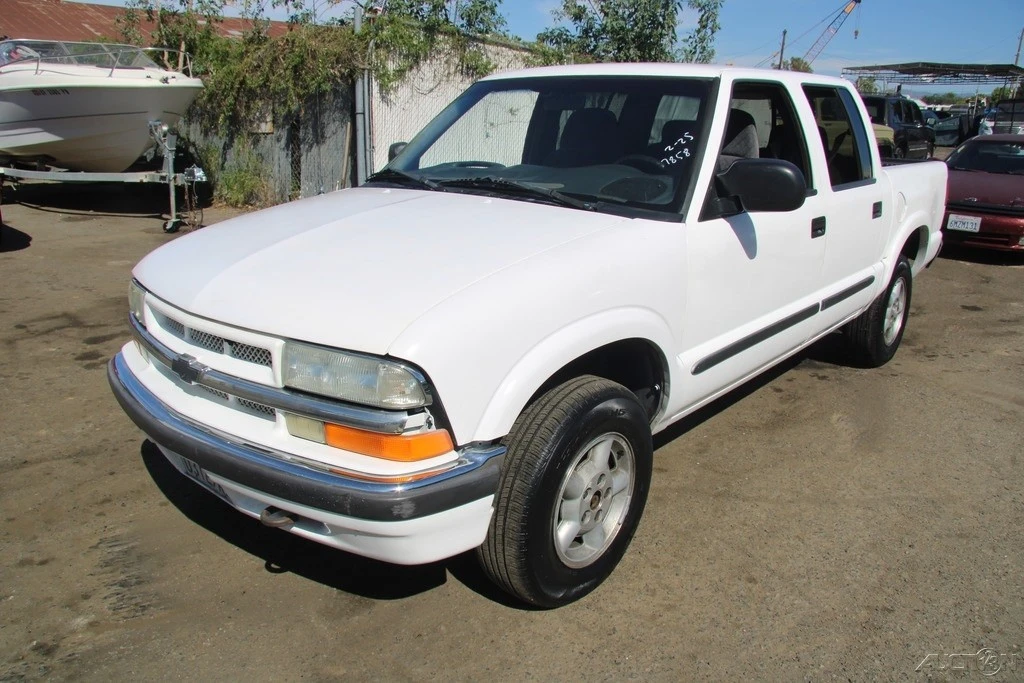 2001 Chevrolet S-10 Blazer 2nd Gen - Image 2 of 21