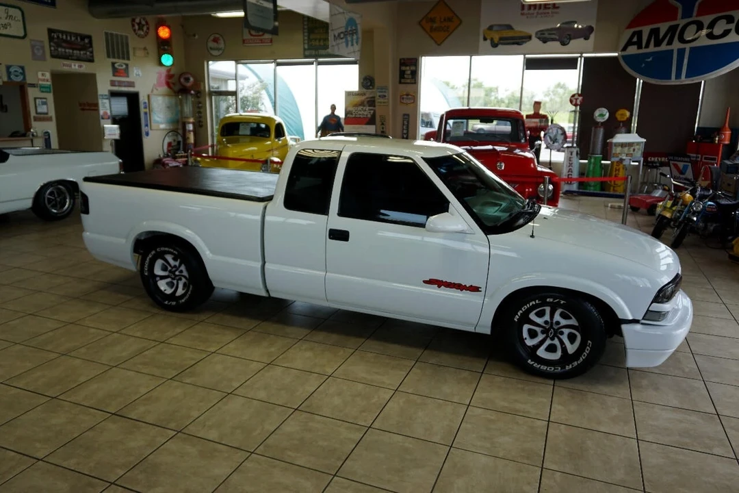 2001 Chevrolet S-10 - Image 12 of 21