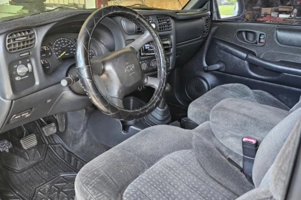 2001 Chevrolet S-10 - Image 5 of 7