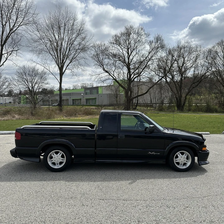 2001 Chevrolet S-10 - Image 2 of 12
