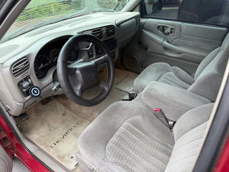 2001 Chevrolet S-10 - Image 6 of 9