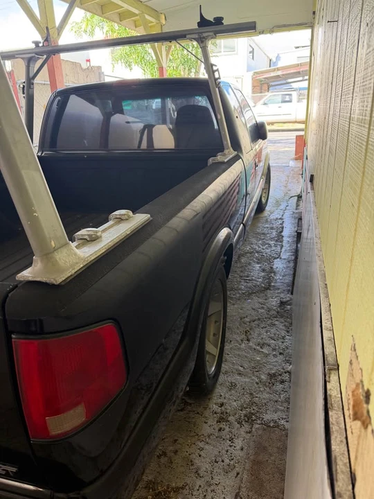 2001 Chevrolet S-10 - Image 2 of 5