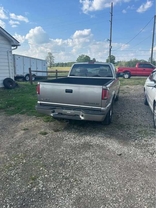 2001 Chevrolet S-10 - Image 3 of 4