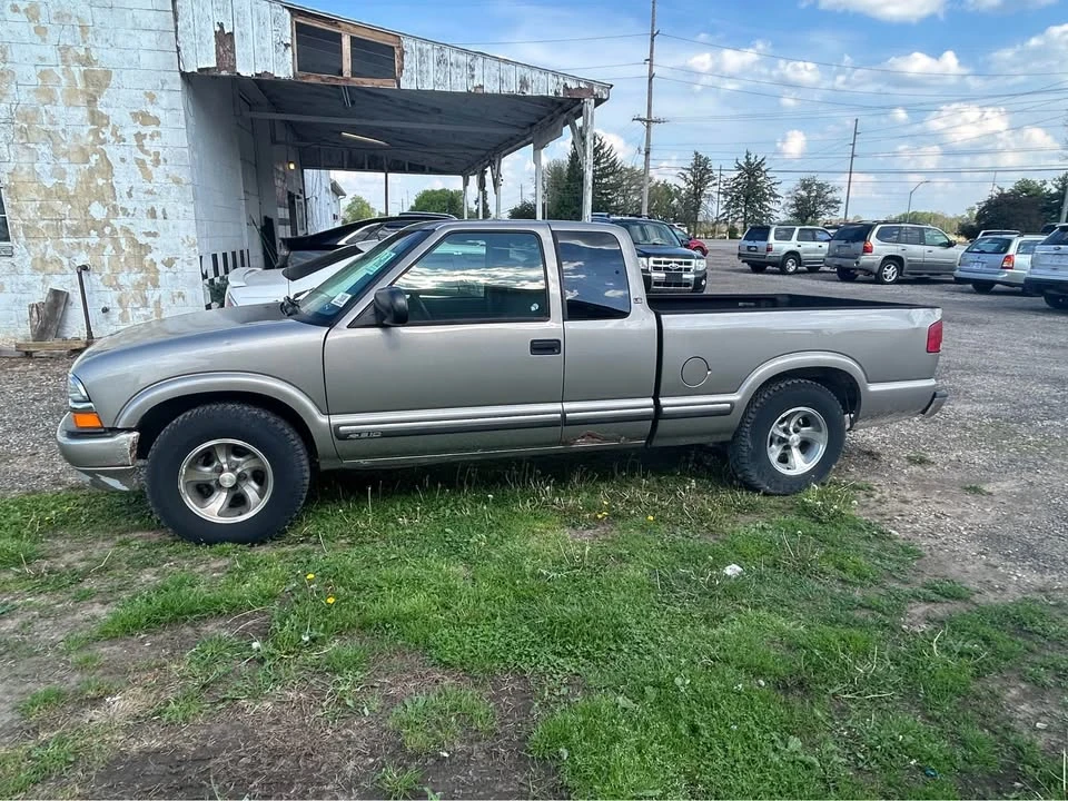 2001 Chevrolet S-10 - Image 2 of 4