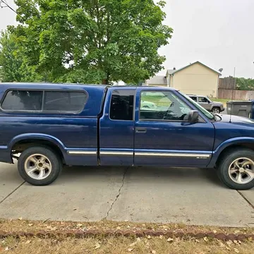 2001 Chevrolet S-10 Pickup 2D 6 ft
