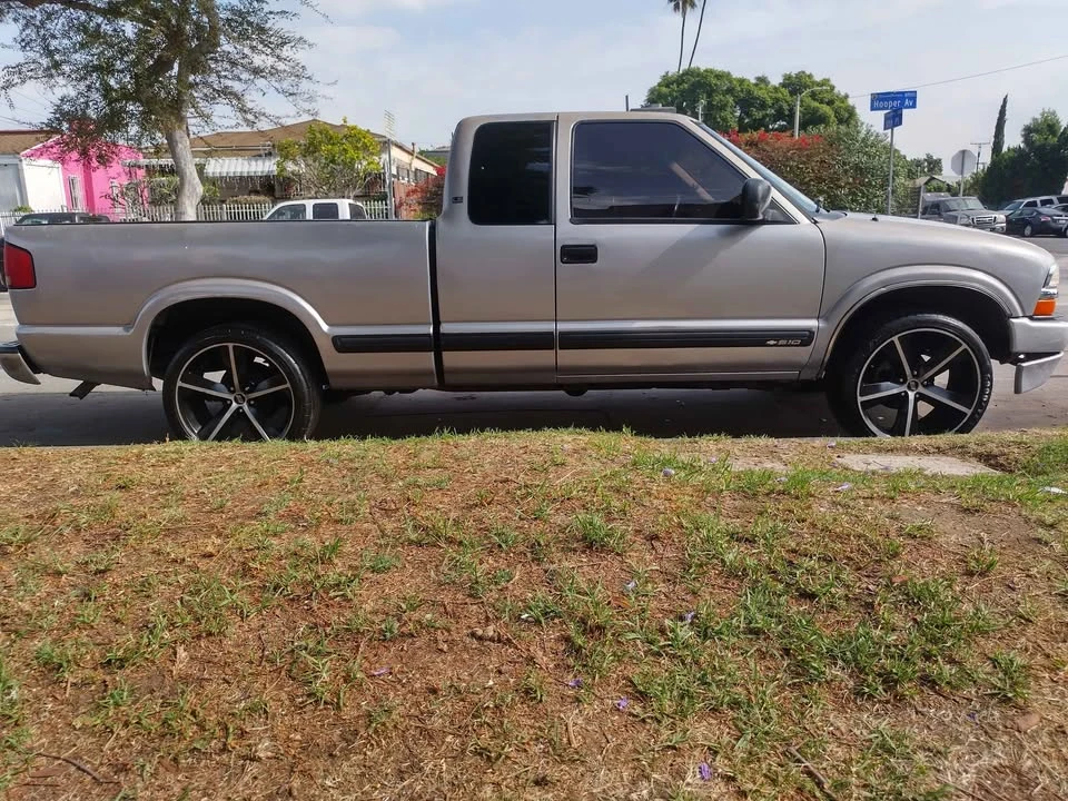 2001 Chevrolet S-10 - Image 10 of 12