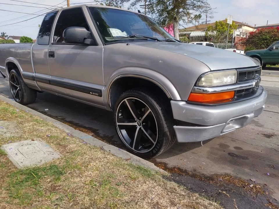 2001 Chevrolet S-10 - Image 8 of 12