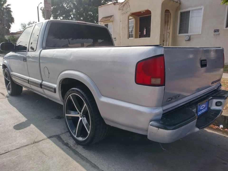 2001 Chevrolet S-10 - Image 11 of 12