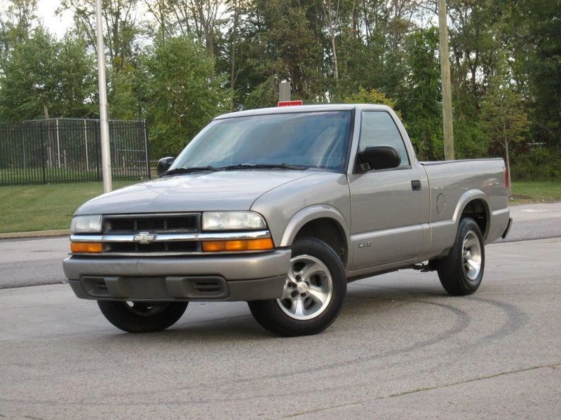 2001 Chevrolet S-10 - Image 3 of 12