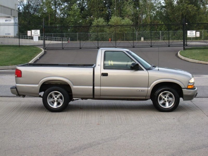 2001 Chevrolet S-10 - Image 9 of 12