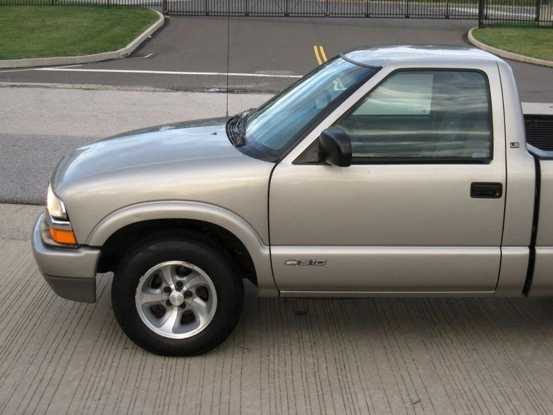 2001 Chevrolet S-10 - Image 7 of 12
