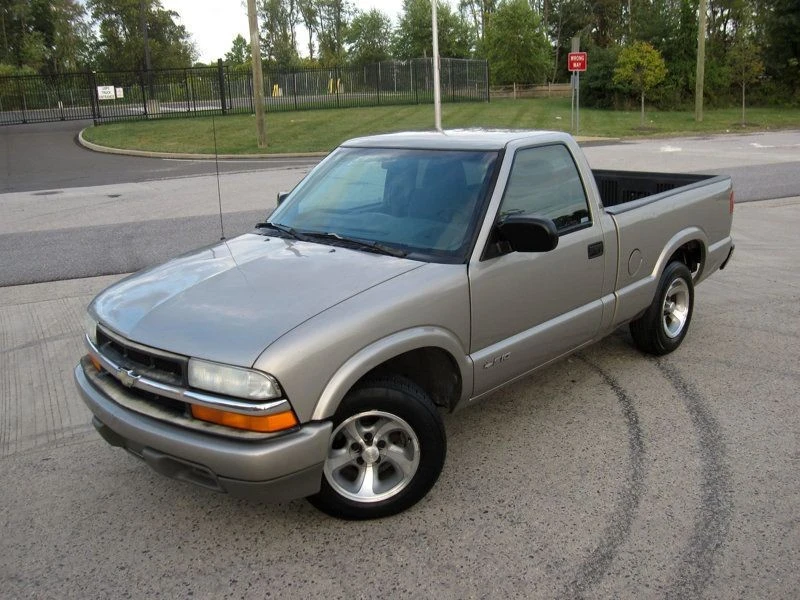 2001 Chevrolet S-10 - Image 4 of 12