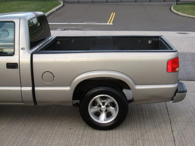 2001 Chevrolet S-10 - Image 8 of 12