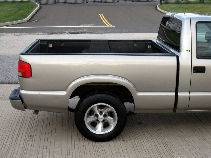2001 Chevrolet S-10 - Image 11 of 12