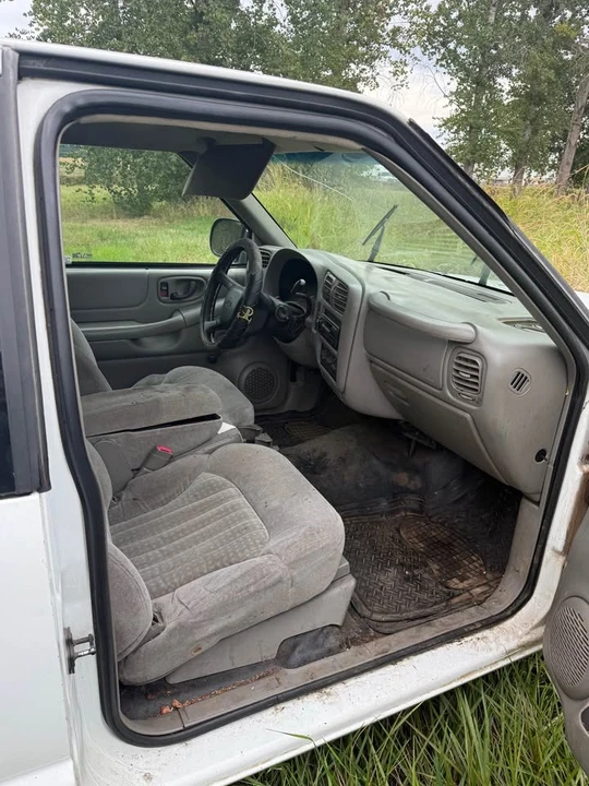 2001 Chevrolet S-10 Blazer 2nd Gen - Image 5 of 5