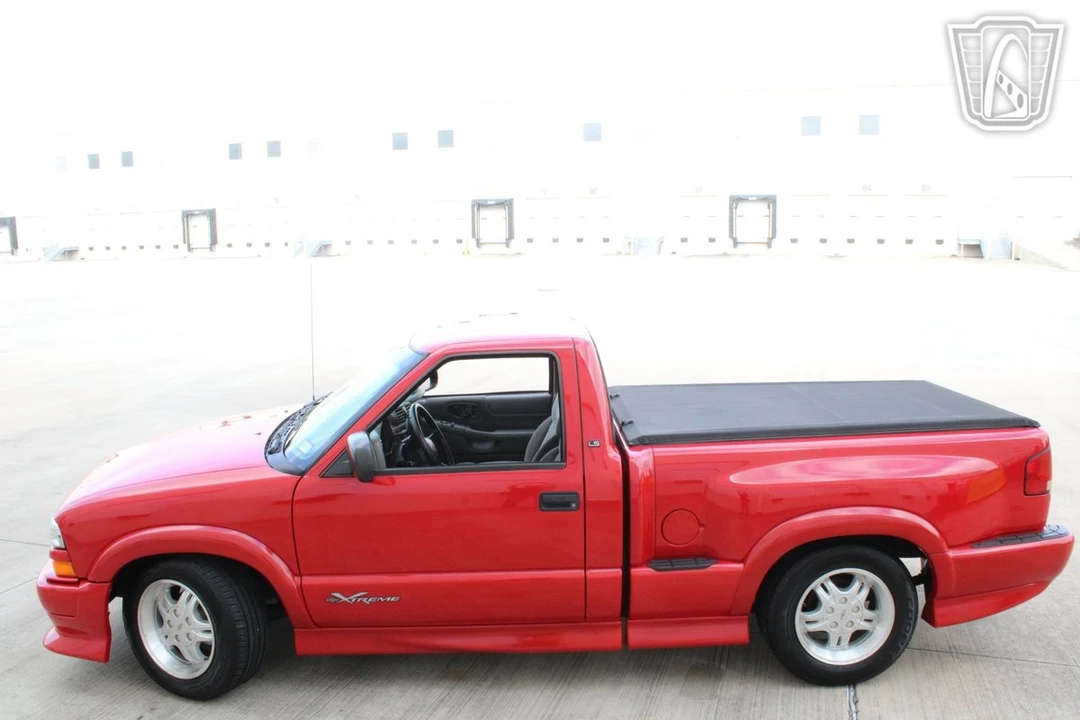 2001 Chevrolet S-10 - Image 3 of 12