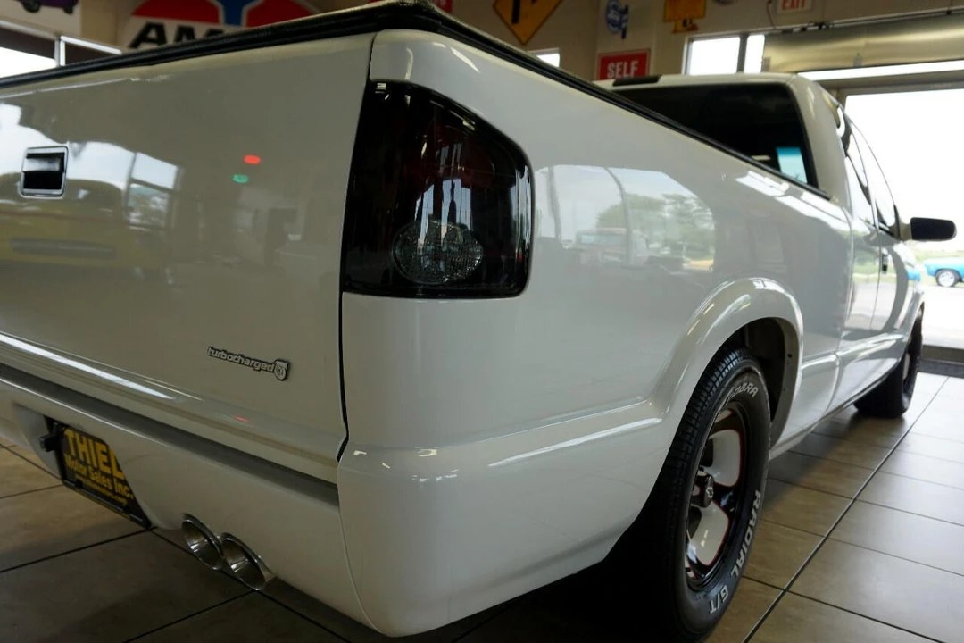 2001 Chevrolet S-10 - Image 19 of 21