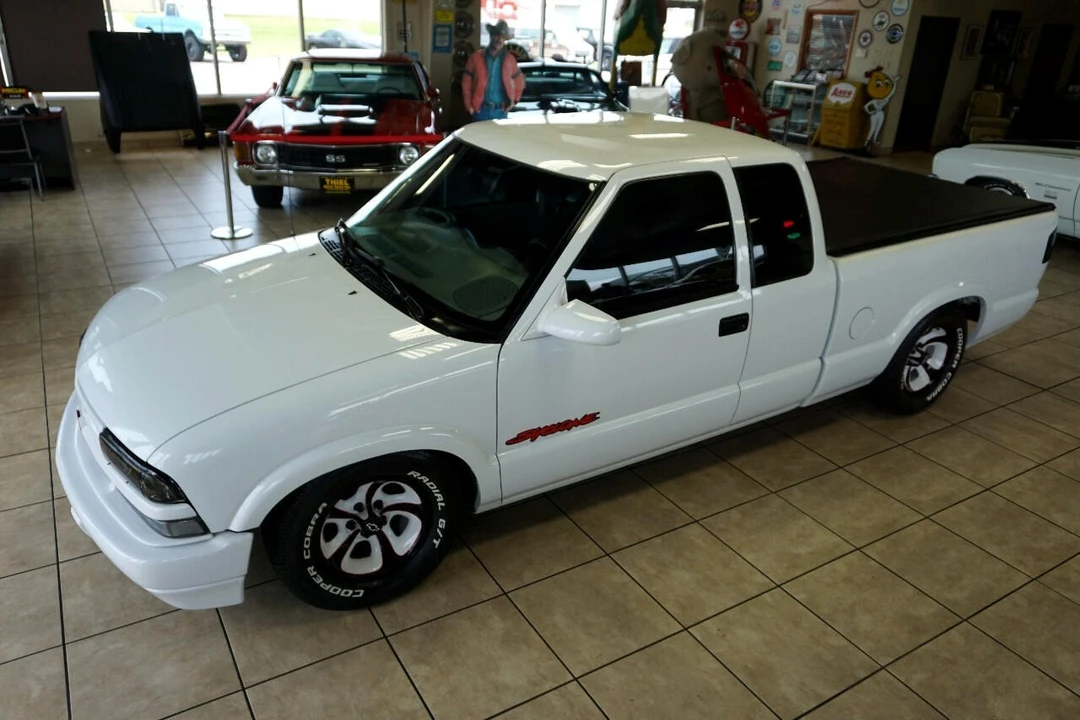 2001 Chevrolet S-10 - Image 4 of 21
