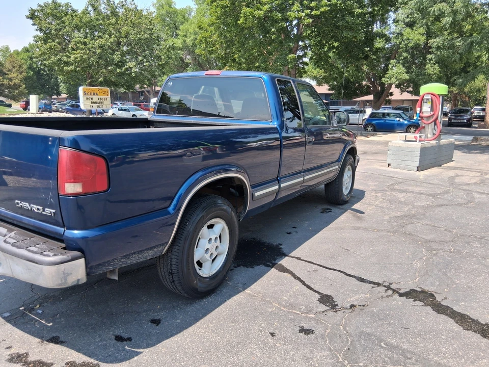 2001 Chevrolet S-10 - Image 3 of 12