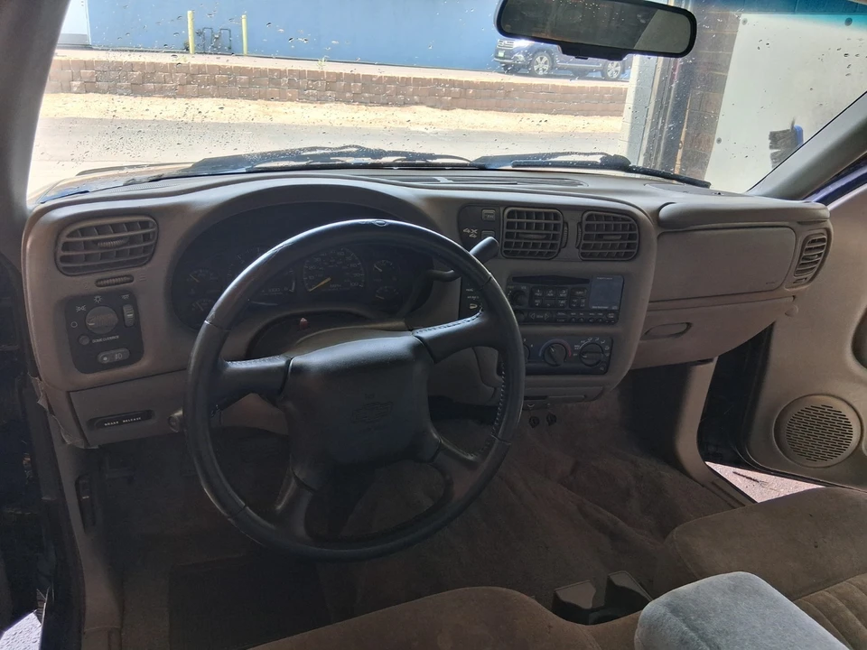 2001 Chevrolet S-10 - Image 7 of 12