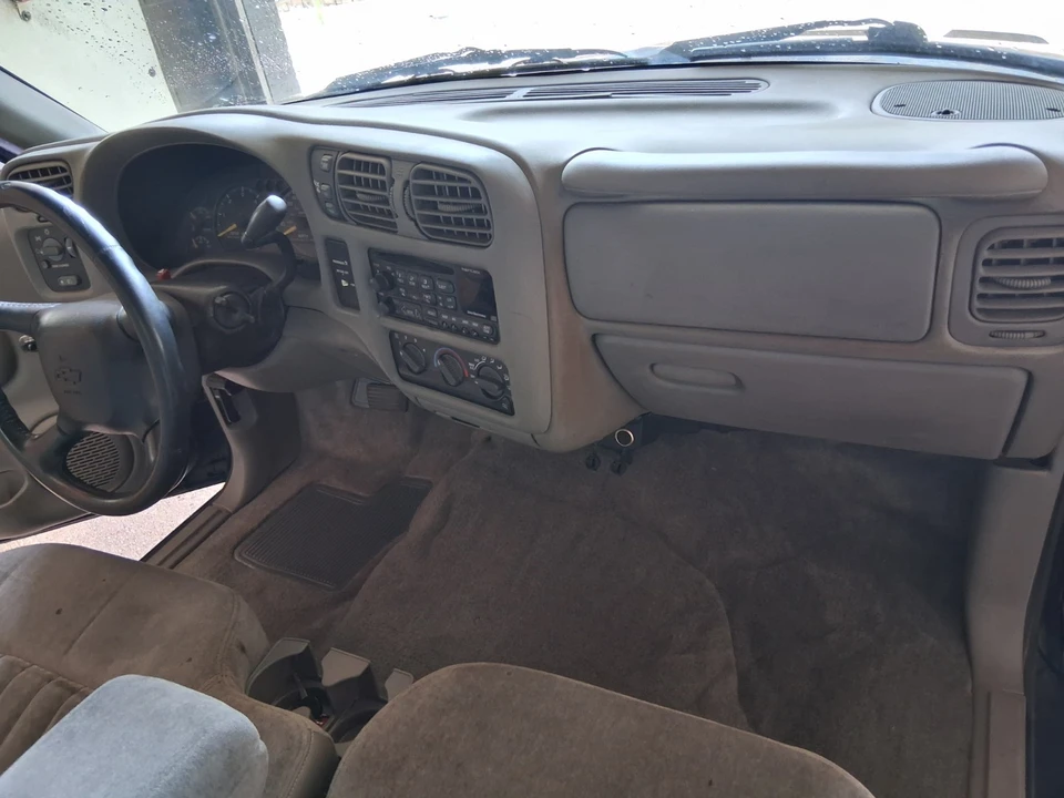 2001 Chevrolet S-10 - Image 6 of 12