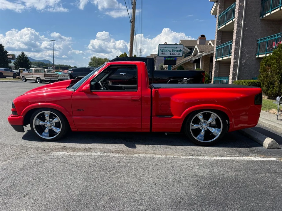 2001 Chevrolet S-10 - Image 4 of 31
