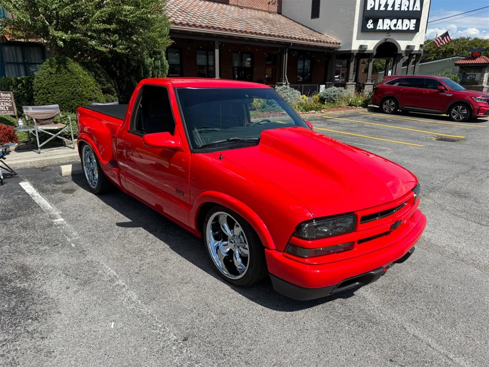 2001 Chevrolet S-10 - Image 8 of 31