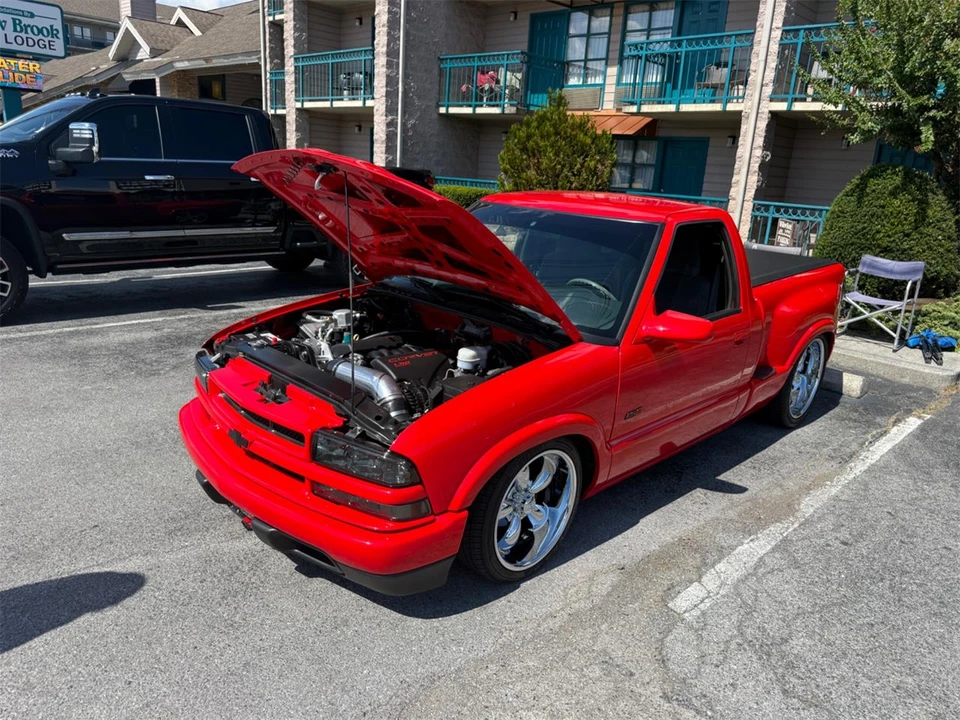 2001 Chevrolet S-10 - Image 2 of 31